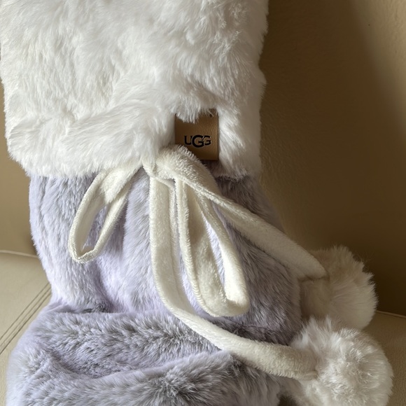 Ugg - Picture 2 of 7